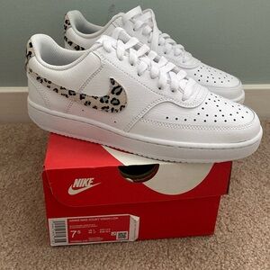 NWB Nike Womens Court Vision Low-size 7.5 Leopard Swoosh